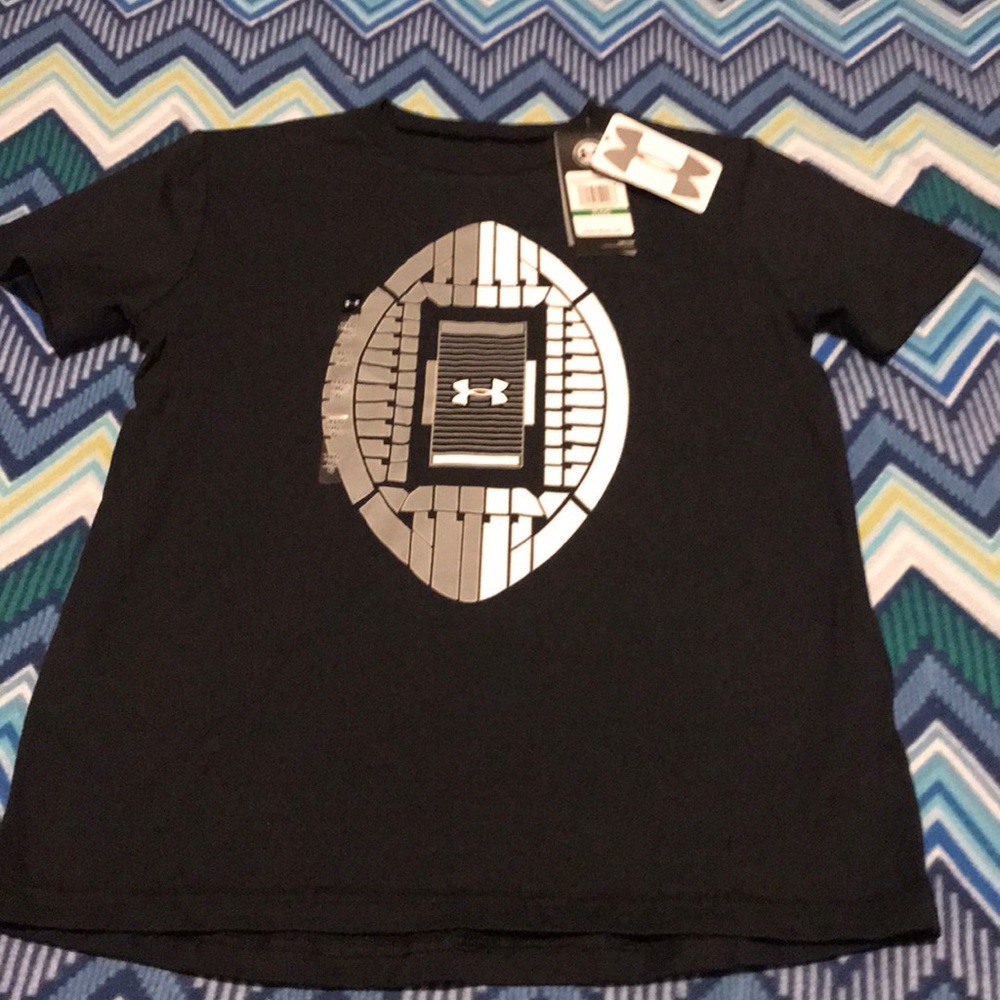 NWT UA big boys tee, size large